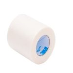 Cinta microporosa de 3¨ Micropore color blanco. Medida: 7.5cm x 9.14m Caja con 4 piezas